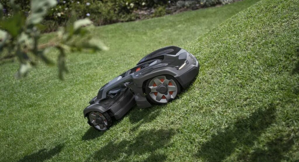 Robot tondeuse 4x4 une tondeuse robot pour terrain en pente